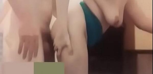 Follando en el baño con sobrino tiene una verga joven y eso nesecitaba yo arto colágeno
